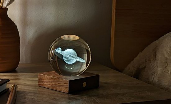 Noćna svjetiljka GINGKO Amber Crystal Light Saturn