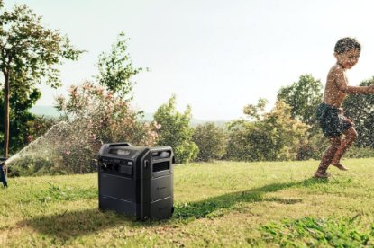 Prijenosna elektrana SEGWAY Cube 2000, 2000 Wh LiFePO4, maksimalni AC izlaz 2200 W (surge 4400 W), maksimalni solarni ulaz 800 W (12-60V), maksimalni DC ulaz 800 W, 3× 230V utičnice, 12V utičnica, 4×