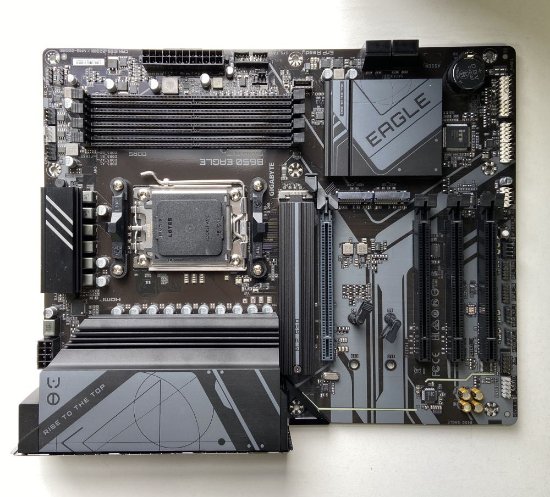 RABLJENI - Matična ploča GIGABYTE B650 Eagle, AMD B650, DDR5, ATX, s. AM5