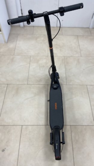 RABLJENI - Električni romobil SEGWAY Ninebot KickScooter F2 E, autonomija do 40 km, brzina 25km/h, kotači 10˝, crni