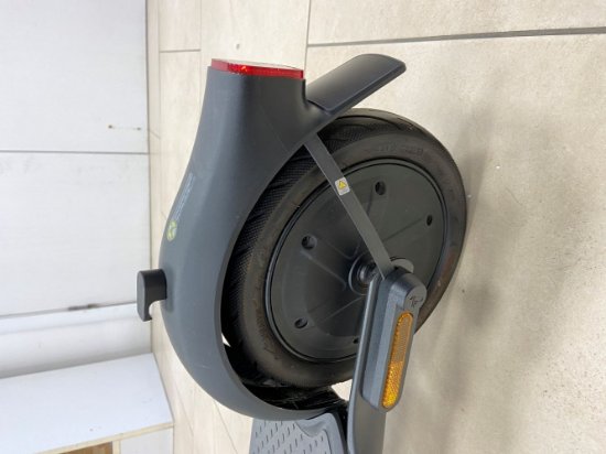 RABLJENI - Električni romobil SEGWAY Ninebot KickScooter F2 E, autonomija do 40 km, brzina 25km/h, kotači 10˝, crni