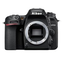 Digitalni fotoaparat NIKON D7500, 20,9 MP, APS-C CMOS senzor, crni