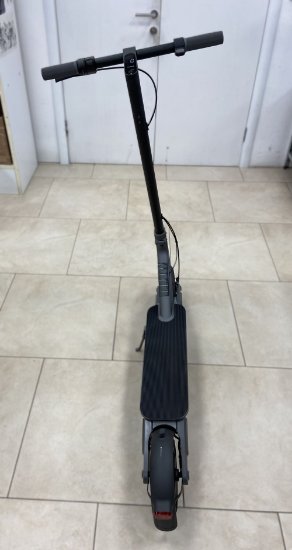 RABLJENI - Električni romobil XIAOMI Electric Scooter 4 Ultra, autonomija do 70km, brzina 25km/h, kotači 10˝