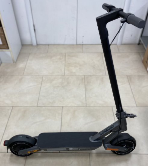 RABLJENI - Električni romobil XIAOMI Electric Scooter 4 Ultra, autonomija do 70km, brzina 25km/h, kotači 10˝